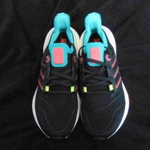 Adidas ULTRABOOST 22 J Unisex Big Kids Size 7 Adult Size 8.5 Blk/Grn/Ora NEW